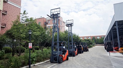 pengeluar forklift elektrik