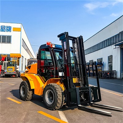 Forklift Rupa Bumi Kasar 4wd